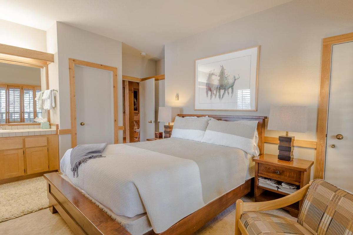 Wildflower Condo with access to Sun Valley pool hot tub tennis and golf - image 4