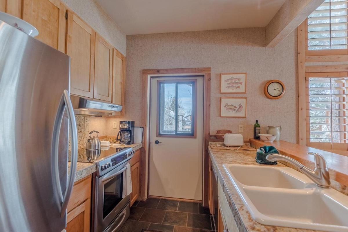 Wildflower Condo with access to Sun Valley pool hot tub tennis and golf - image 6