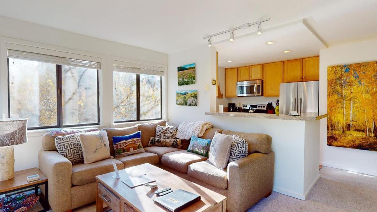 One bedroom Cottonwood with community pool hot tub tennis and golf - main image