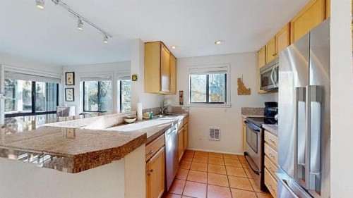 One bedroom Cottonwood with community pool hot tub tennis and golf - image 11