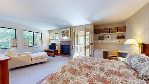 New Listing! Remodeled Condo Across from the Historic Sun Valley Lodge and Ice Rink - image 26