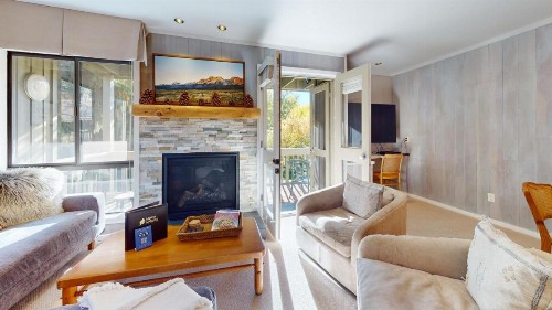 New Listing! Great Location Close to Sun Valley Lodge Ice Rink and Pavillion - image 25