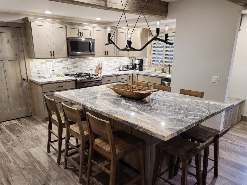 Sun Valley Village Ski Getaway - Walk Everywhere! condo