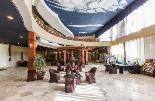 Days Hotel by Wyndham Thunderbird Beach Resort - image 8