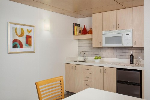 Corporate Inn Sunnyvale - All-Suite Hotel - image 3