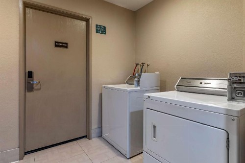 Best Western Silicon Valley Inn - image 37