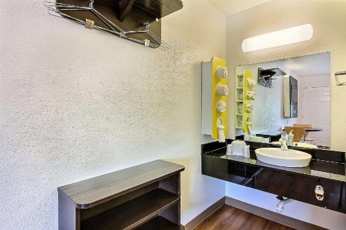 Motel 6-Sunnyvale CA - South - image 5