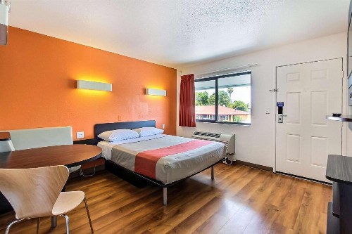 Motel 6-Sunnyvale CA - South - image 7