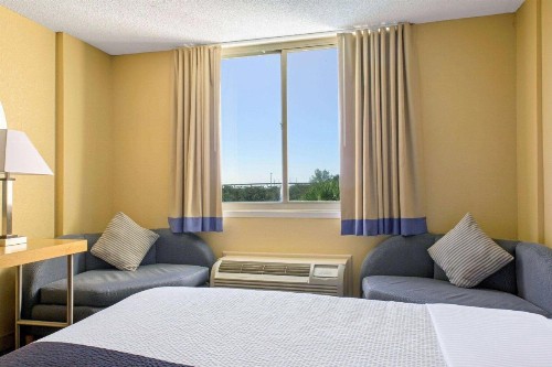 La Quinta by Wyndham Sunrise - image 16