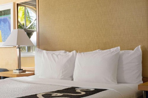 La Quinta by Wyndham Sunrise - image 17