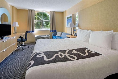 La Quinta by Wyndham Sunrise - image 18