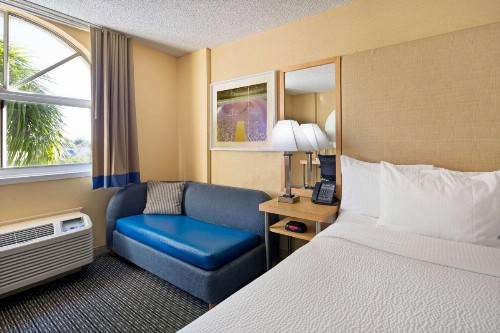 La Quinta by Wyndham Sunrise - image 20
