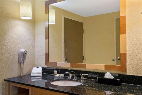 La Quinta by Wyndham Sunrise - image 21