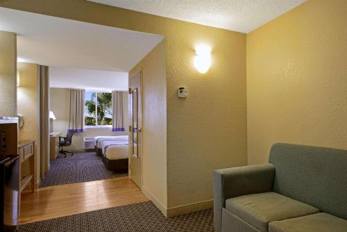 La Quinta by Wyndham Sunrise - image 24