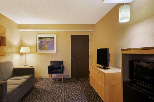 La Quinta by Wyndham Sunrise - image 25