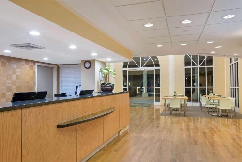 La Quinta by Wyndham Sunrise - image 8
