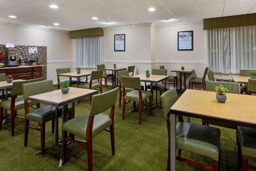 La Quinta by Wyndham Sunrise Sawgrass Mills - image 20