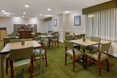 La Quinta by Wyndham Sunrise Sawgrass Mills - image 21