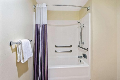 La Quinta by Wyndham Sunrise Sawgrass Mills - image 8