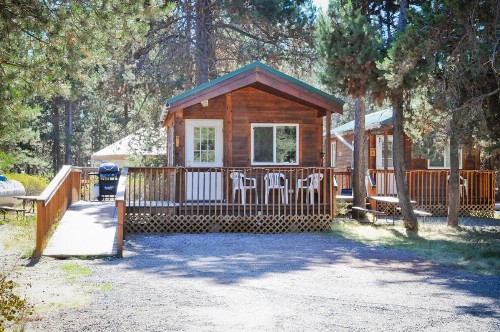 Bend-Sunriver Camping Resort Studio Cabin 8 - image 1