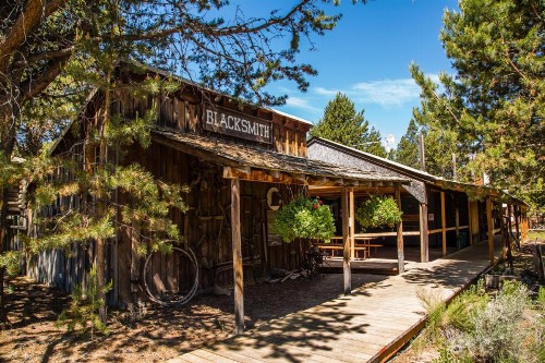 Bend-Sunriver Camping Resort Studio Cabin 8 - image 14