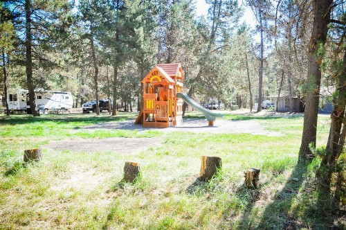 Bend-Sunriver Camping Resort Studio Cabin 8 - image 6