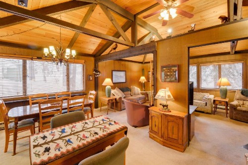 Cozy Jay Cabin - image 1