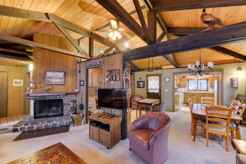 Cozy Jay Cabin - image 6