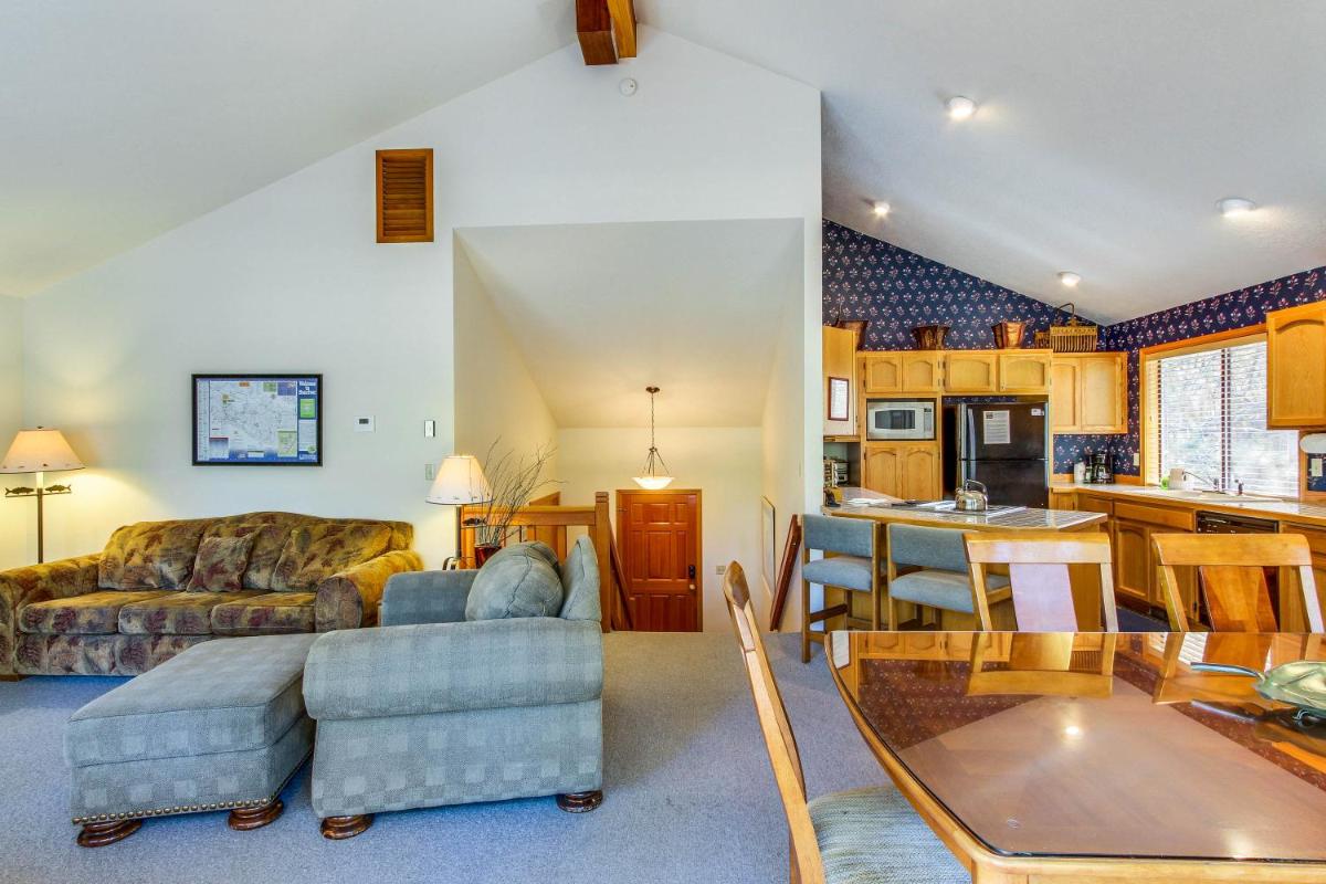 Central Lane 03 | Discover Sunriver - image 7