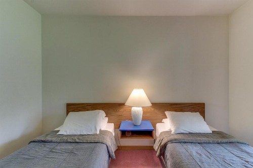 17 Meadow House - image 4
