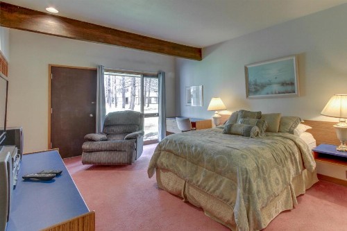 17 Meadow House - image 5