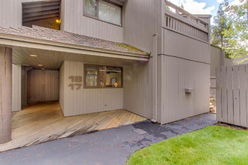 17 Meadow House - image 8