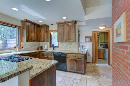 Conifer Lane - Lovely Woodland Setting - image 10