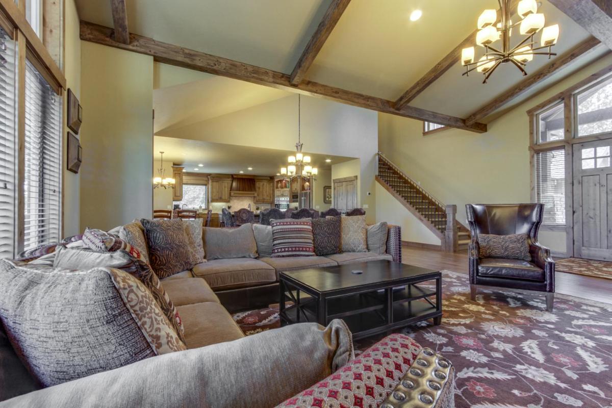 Sunriver Luxury Caldera Home with Golf Course Views - image 7