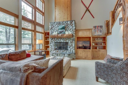 18 Aquila Lodge - image 1