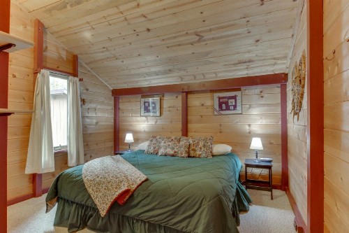 Sunriver Cluster Cabin #28 - image 12