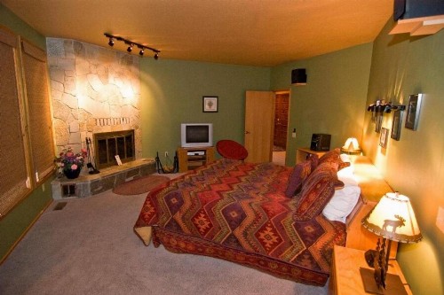 6 Colonial Lane - image 2
