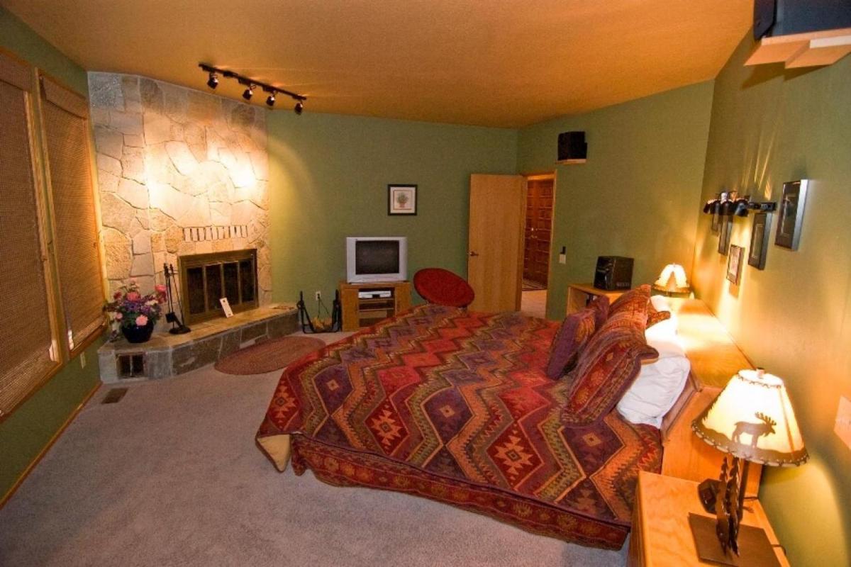 6 Colonial Lane - image 2