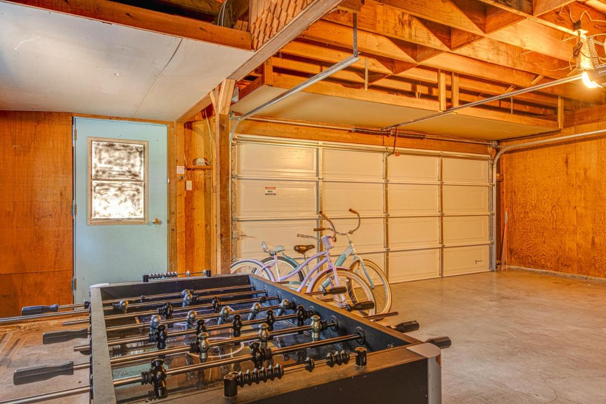 5 Bed 3 Bath Vacation home in Sunriver - image 7