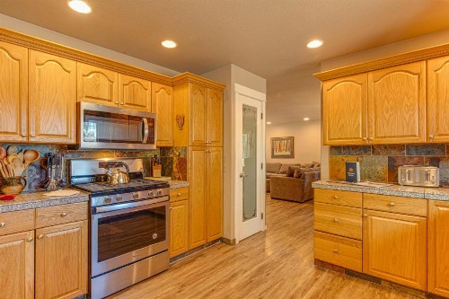 5 Bed 3 Bath Vacation home in Sunriver - image 8