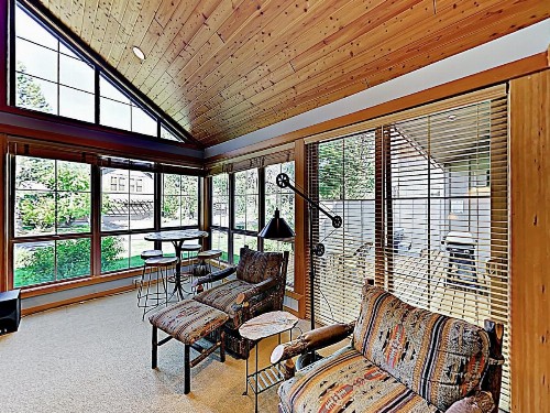 New Listing! “44 Freemont Crossing” W/ Hot Tub Townhouse - image 3