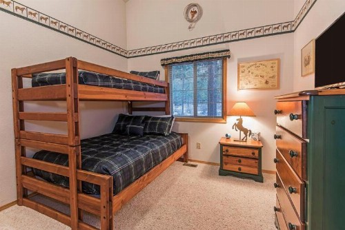 Snowshoe Inn - image 10