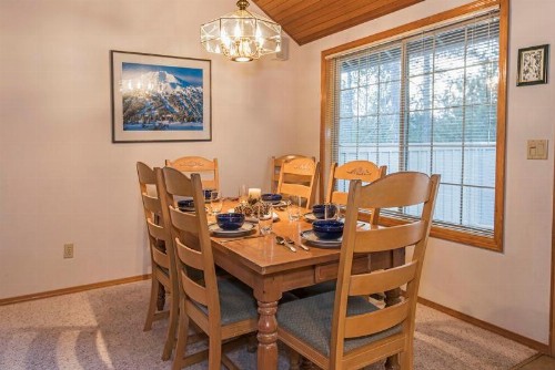 Snowshoe Inn - image 5