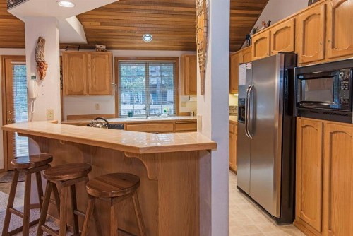 Snowshoe Inn - image 8