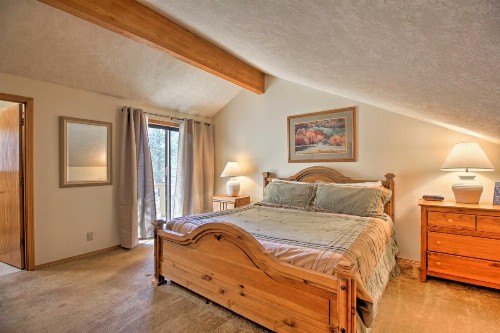 Pet-Friendly Sunriver Home Hot Tub and 8 SHARC Passes - image 10