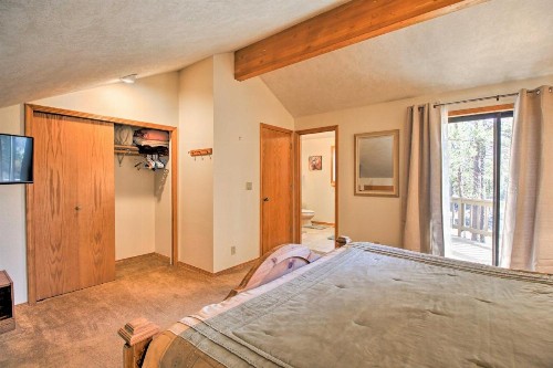Pet-Friendly Sunriver Home Hot Tub and 8 SHARC Passes - image 6
