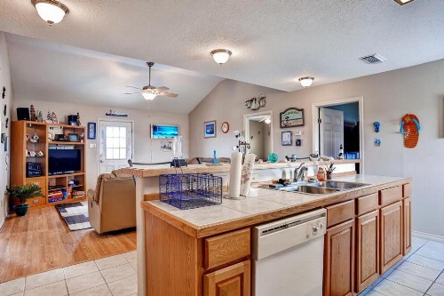 Beautiful Beach House with Sunset View and Large Deck! - image 5