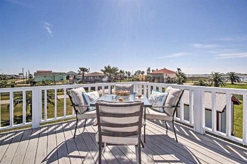 Cozy Surfside Beach House with Deck and Gulf Views! - image 10
