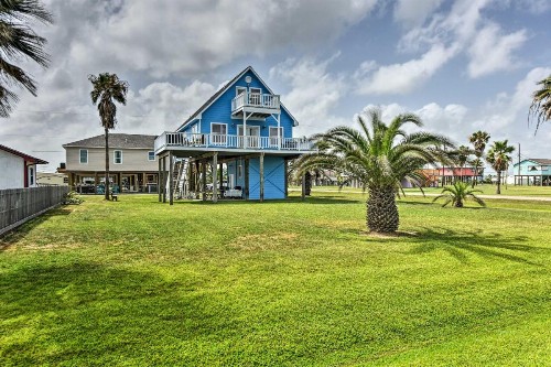 Cozy Surfside Beach House with Deck and Gulf Views! - image 3