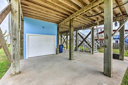 Cozy Surfside Beach House with Deck and Gulf Views! - image 6